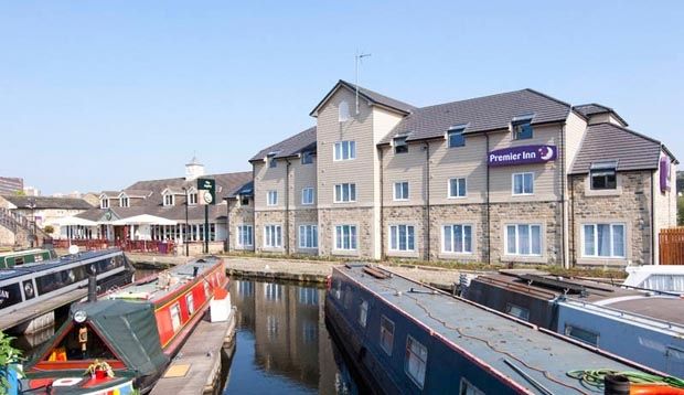 Premier Inn Huddersfield Central Exterior foto